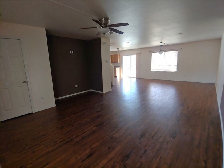 Building Photo - 1093 W 300 S
