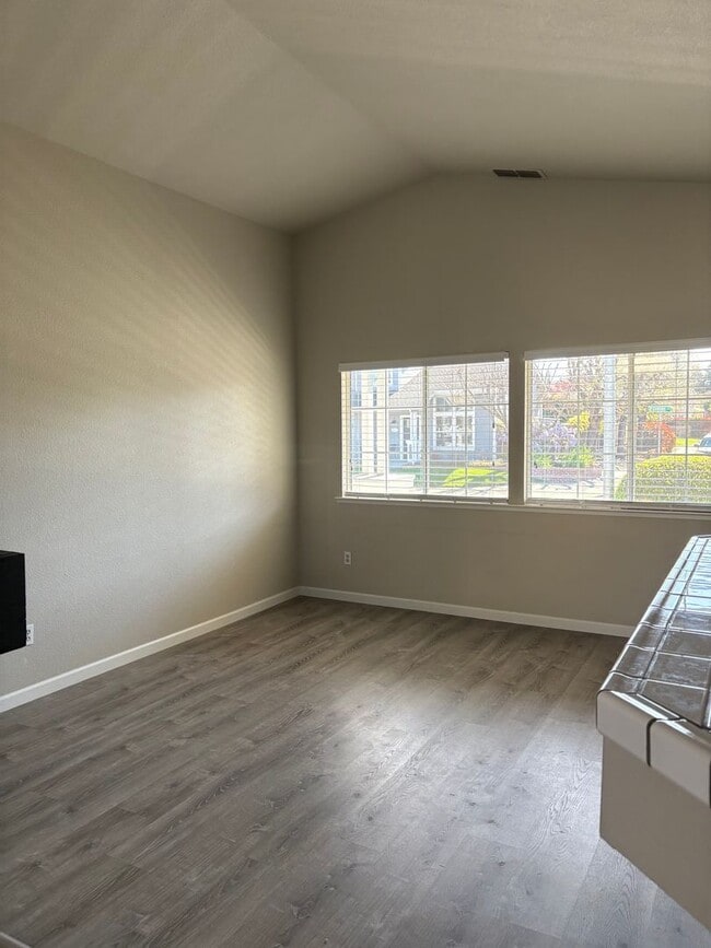 Building Photo - 1801 Foxboro St