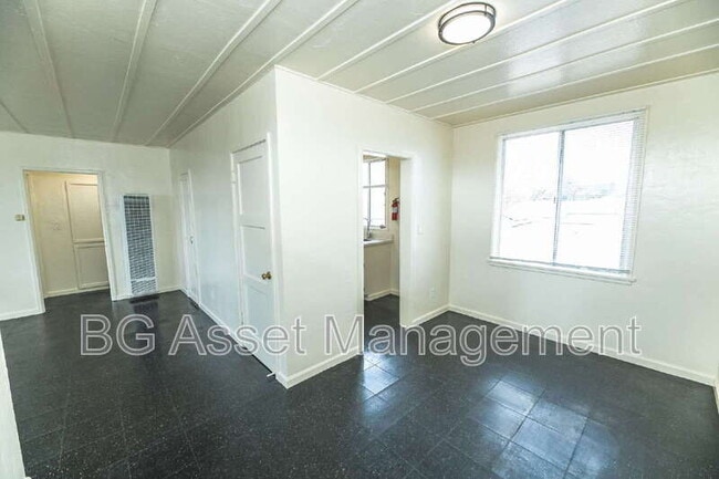 Building Photo - 1415 Visalia Ave