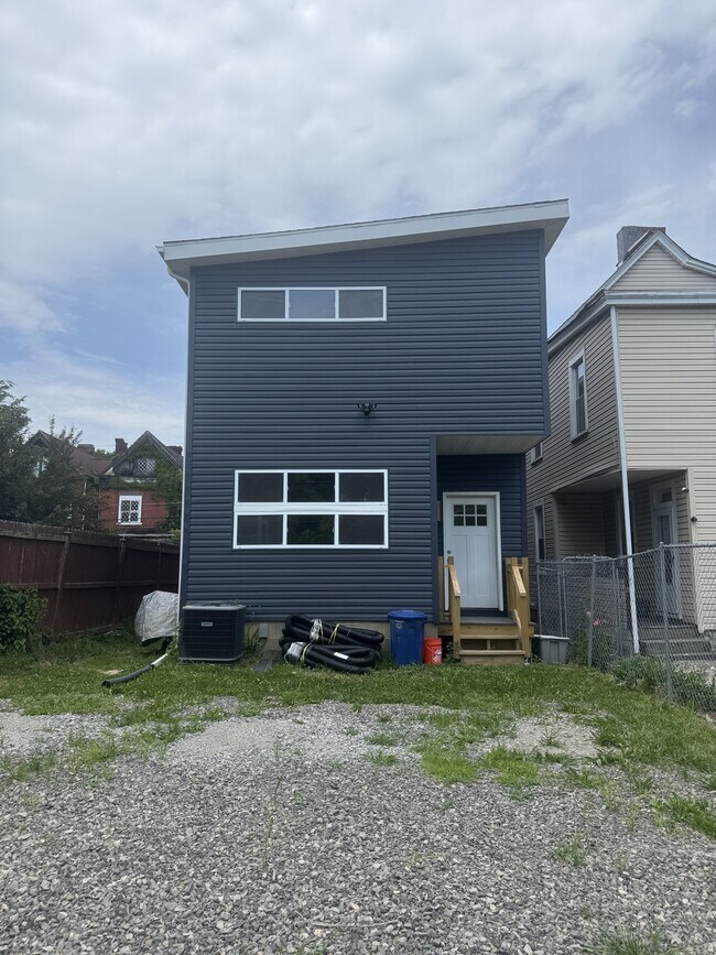 Building Photo - 510 Winfield St