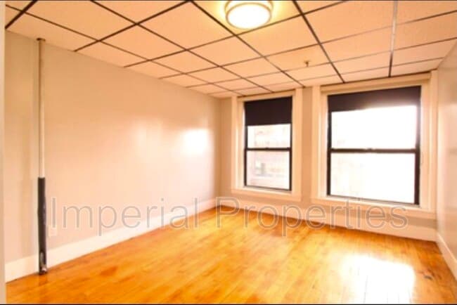 Building Photo - 1061 Elm St