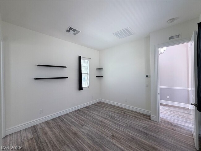 Building Photo - 9936 Wildhorse Cyn Ave