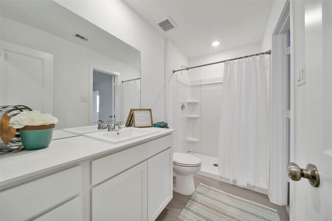 Building Photo - 723 Umbrella Tree Dr