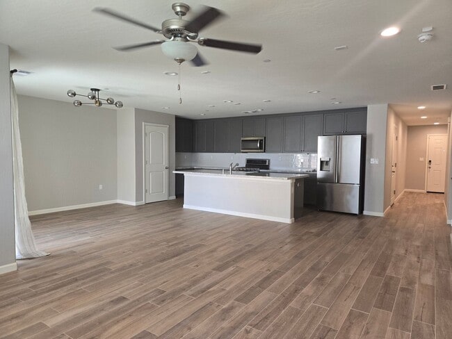 Building Photo - 3 BR 2 BA Available Now