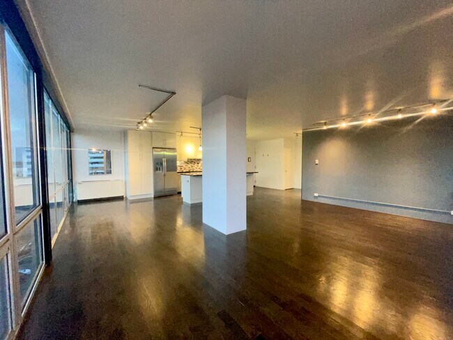 Building Photo - 3100 E Cherry Creek South Dr