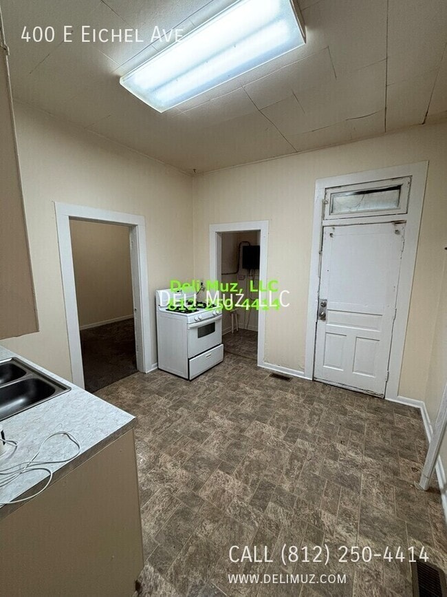 Building Photo - 400 E Eichel Ave