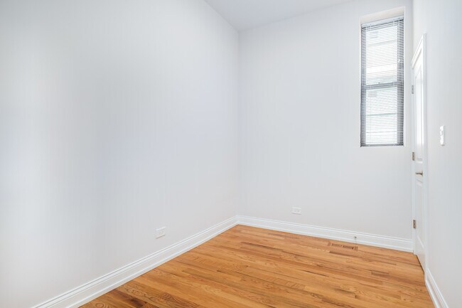 Building Photo - 5407 S Harper Ave