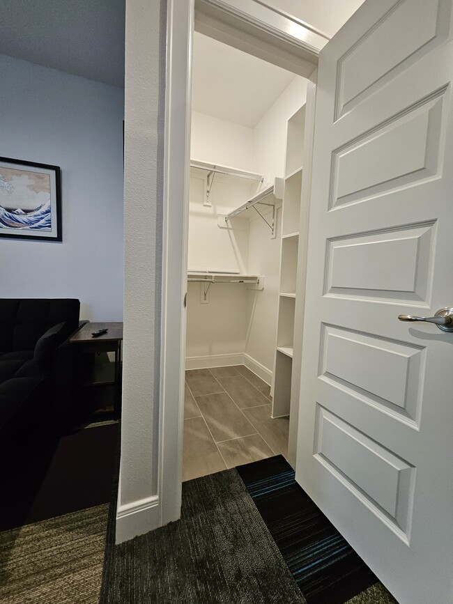 1st floor bedroom / airbnb - 2720 Grand Fountains Dr