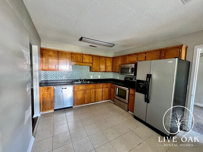 Building Photo - 220 Jamey Ln