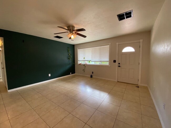Building Photo - Beautiful Flagstaff Rental