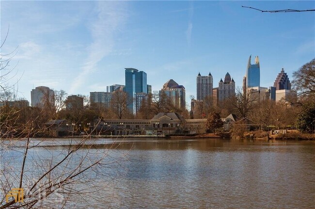 Building Photo - 1101 Juniper St NE