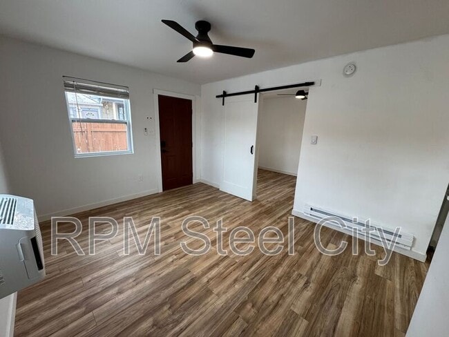 Building Photo - 512-512 1/2 W 10th St