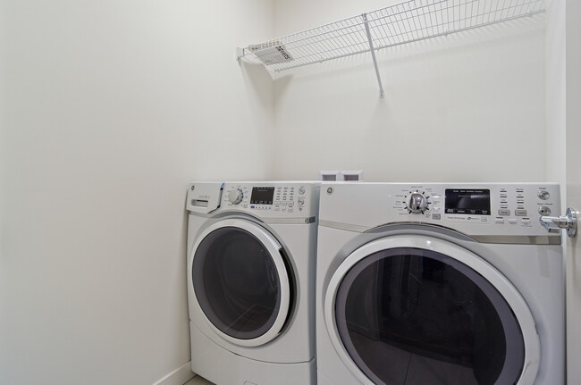 Building Photo - 2614 SW Nevada St