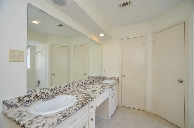 Building Photo - 4811 Wind Chimes Dr