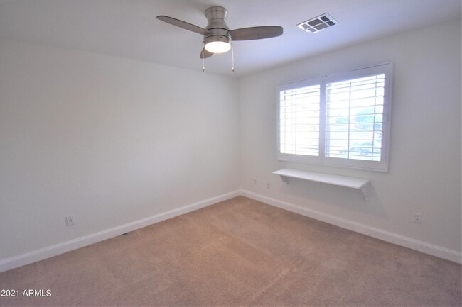 Building Photo - 768 E Irma Ln