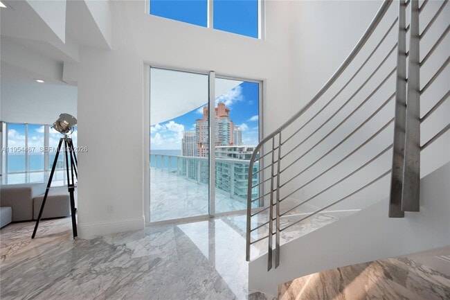 Building Photo - 1000 South Pointe Dr