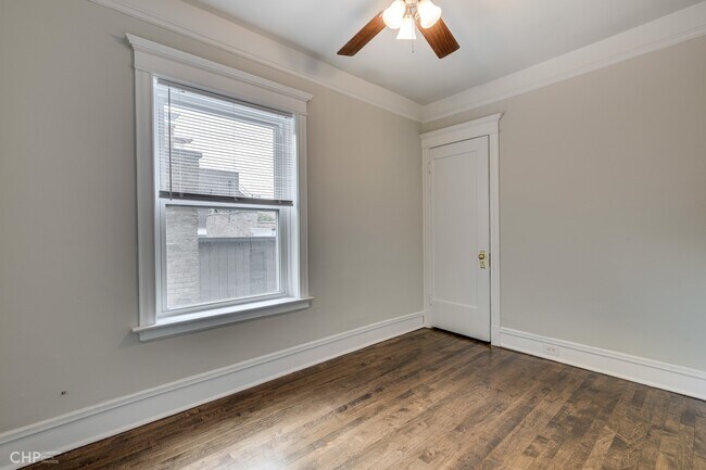 Building Photo - 852 W Lill Ave