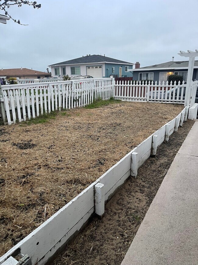 Building Photo - 1722 Judson St