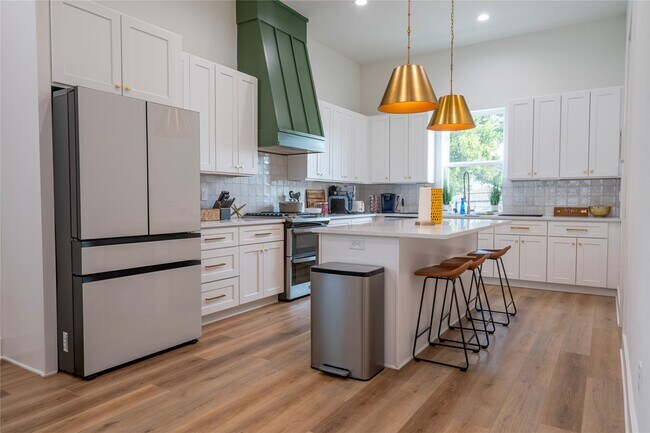 Building Photo - 1307 E 27th St