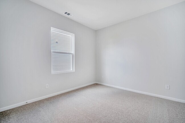 Building Photo - 82 Hillcrest Wy