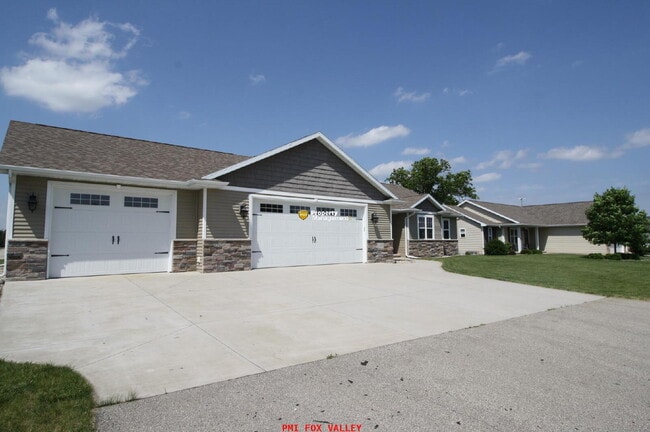 Building Photo - Short Lease Available