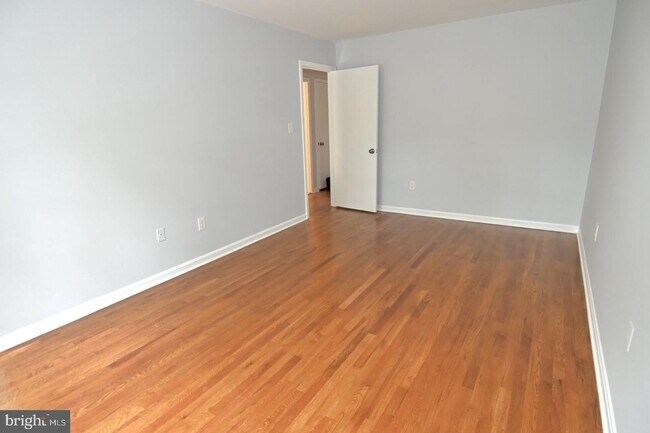 Building Photo - 1009 N Van Dorn St