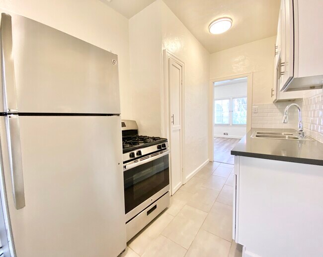 Primary Photo - 832 N Alta Vista Blvd