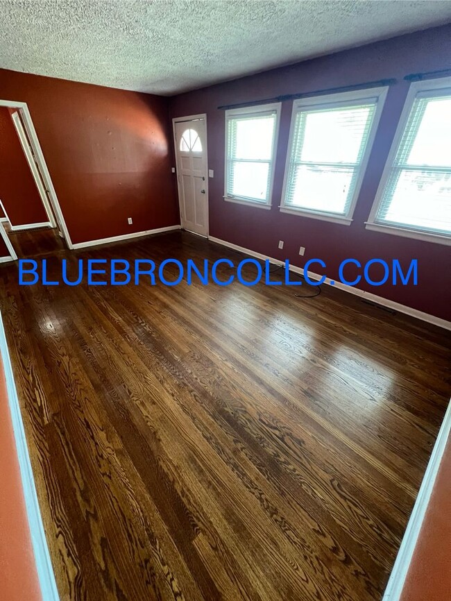 Building Photo - Beautiful house with nice hardwood floors ...