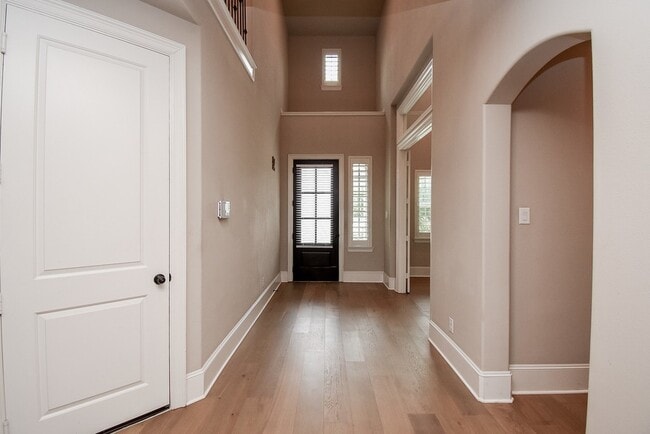 Building Photo - 10106 Cypress Path