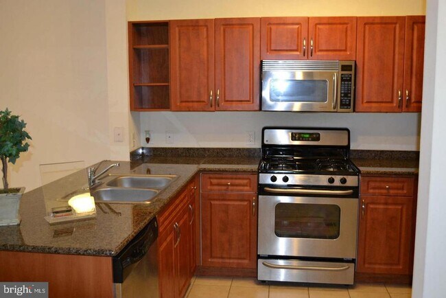 Building Photo - 12937 Centre Park Cir