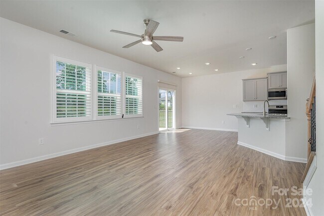 Building Photo - 15115 Moulin Ct Dr