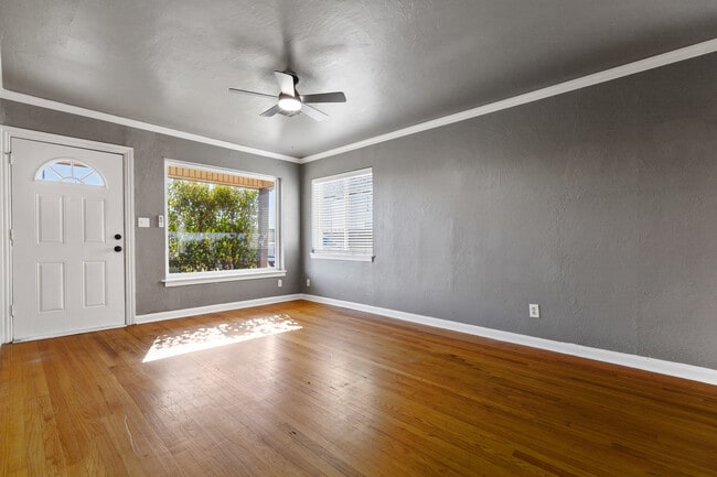 Building Photo - 3221 NW 39th Terrace