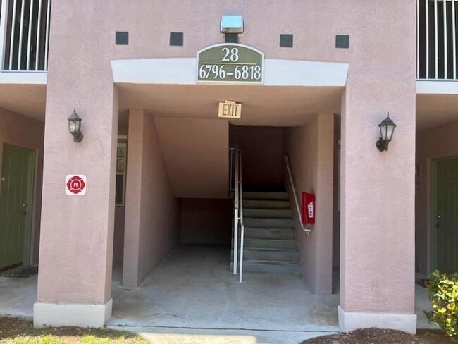 Building Photo - 6812 W Sample Rd