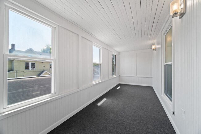 Building Photo - 801 W 26th St