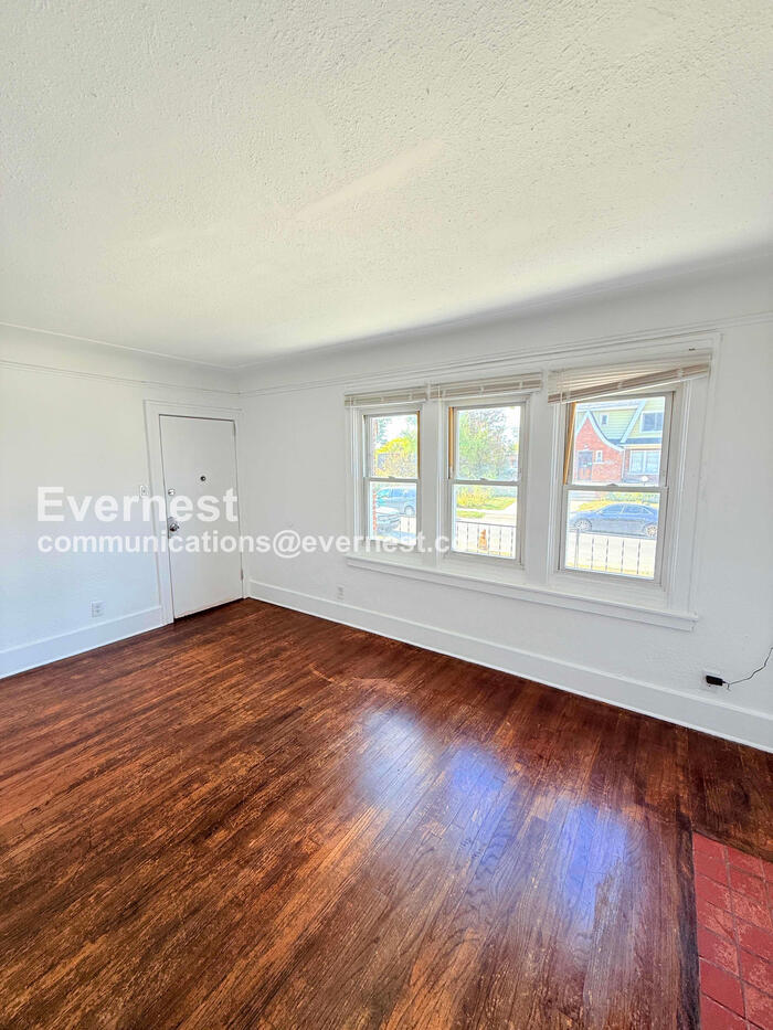 Building Photo - 15812 Kentucky St