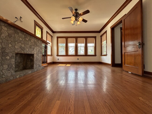 Building Photo - 4942 W Altgeld St