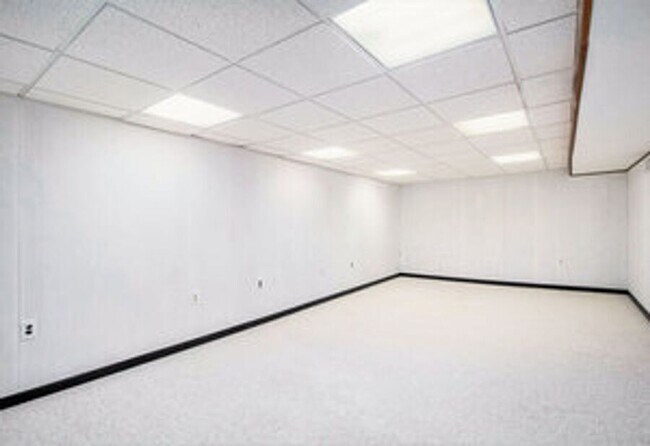 Building Photo - 6609 Merrick Dr