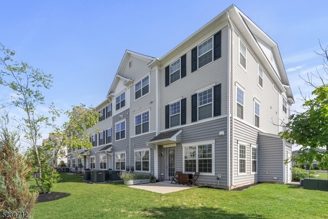 Building Photo - 19 Tippet St