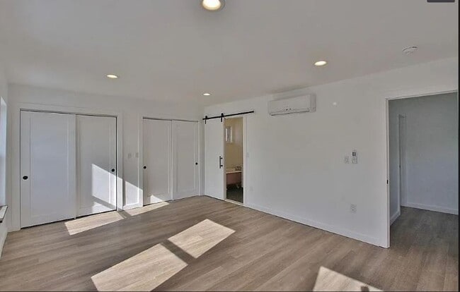 Building Photo - Style, comfort, & convenience---perfectly packaged!