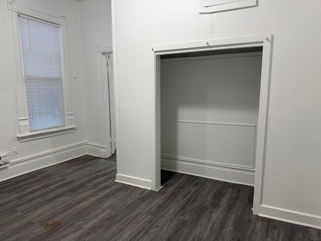 Building Photo - One Bedroom Home