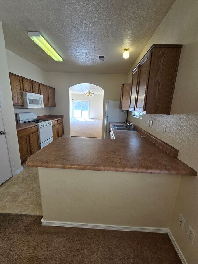 Building Photo - 4 bed, 2 bath home in Northern Meadows