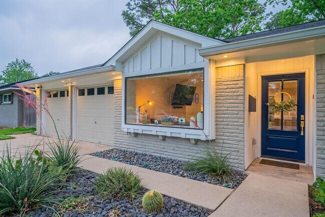 Building Photo - 5810 Effingham Dr