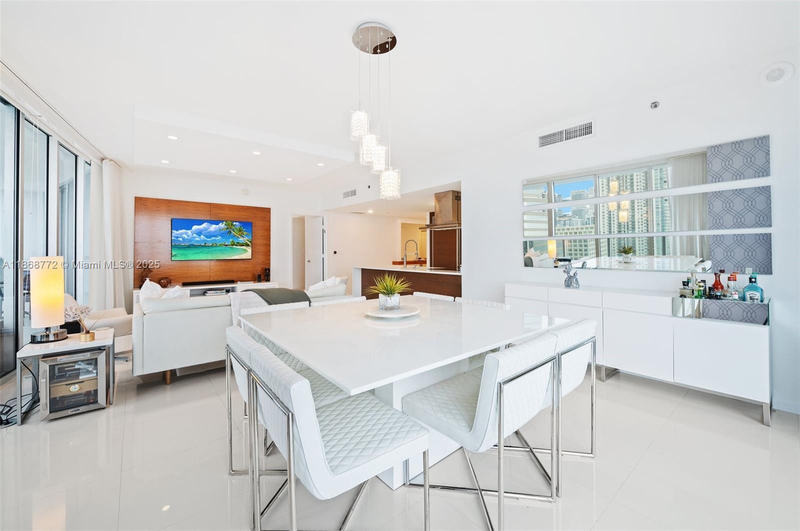 Building Photo - 495 Brickell Ave