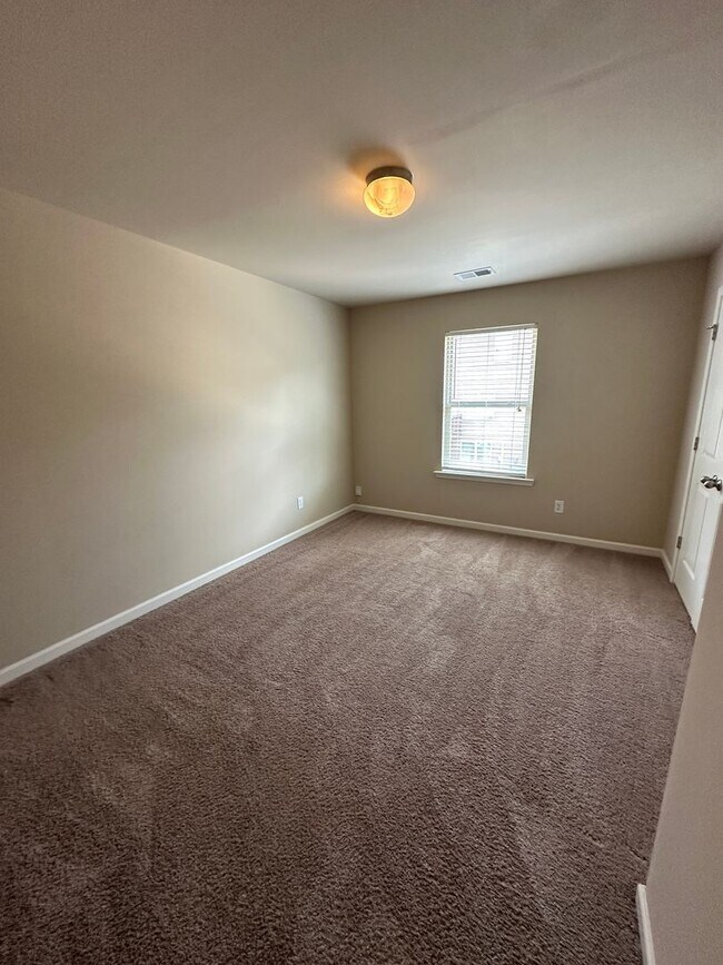 Building Photo - NEW LISTING - GORGEOUS TOWNHOME IN KENNESAW!