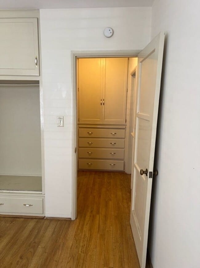 Building Photo - 629-
