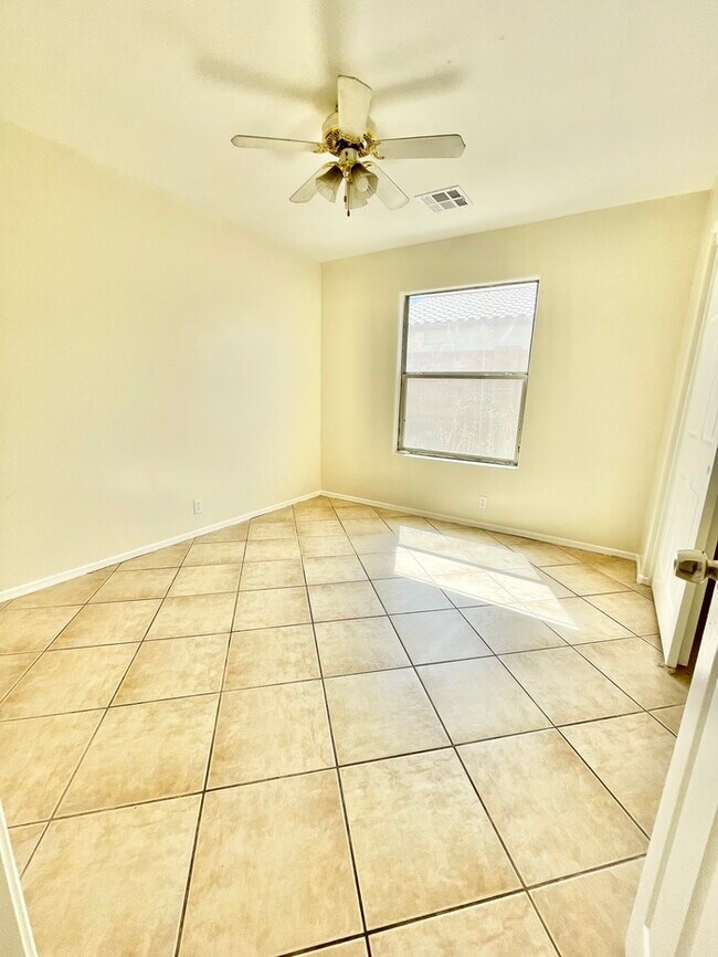 Building Photo - 8755 W Las Palmaritas Dr