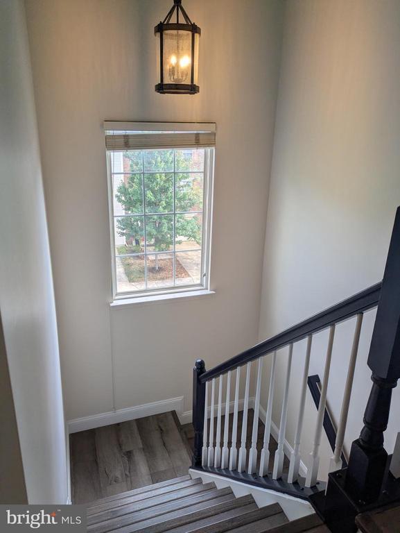 Building Photo - 21785 Brondesbury Park Terrace