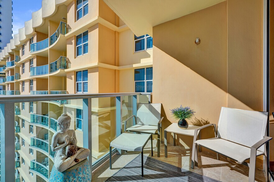 Building Photo - 2501 S Ocean Dr