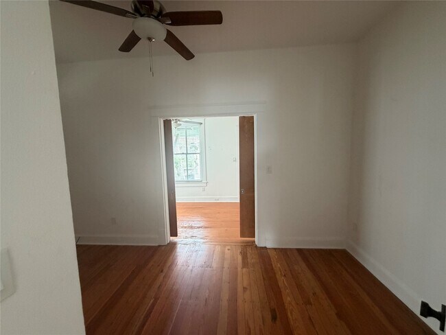 Building Photo - 1014 Avenue M