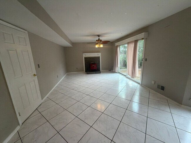 Building Photo - 4-Bedroom Home in Howell